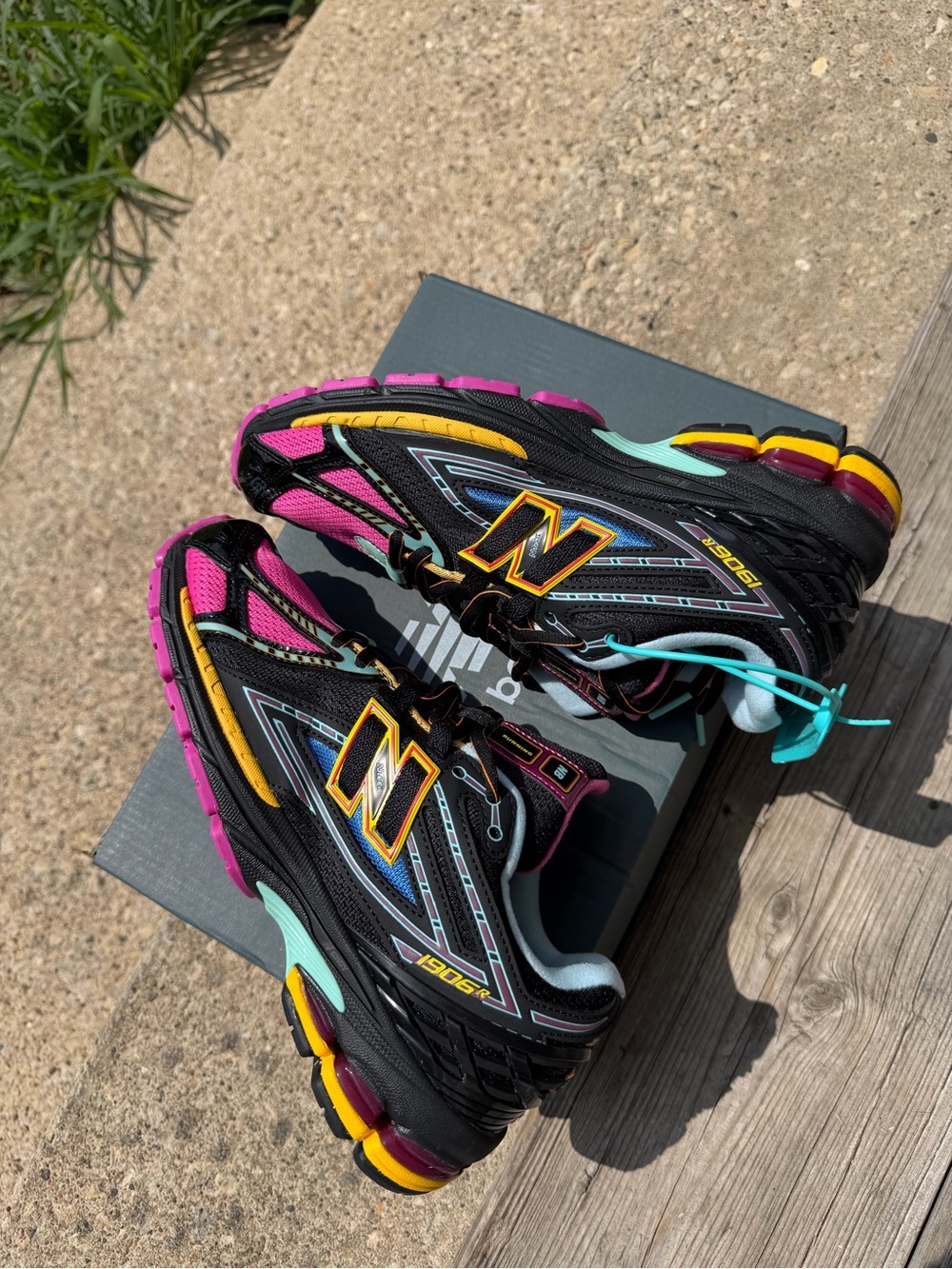New Balance Men's Black Sneakers with Pink